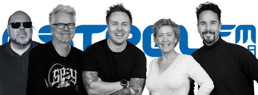 Steel FM-teamet framför stationens logo